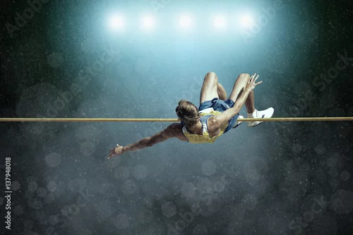 Obraz Sportowiec w akcji skoku wzwyż.