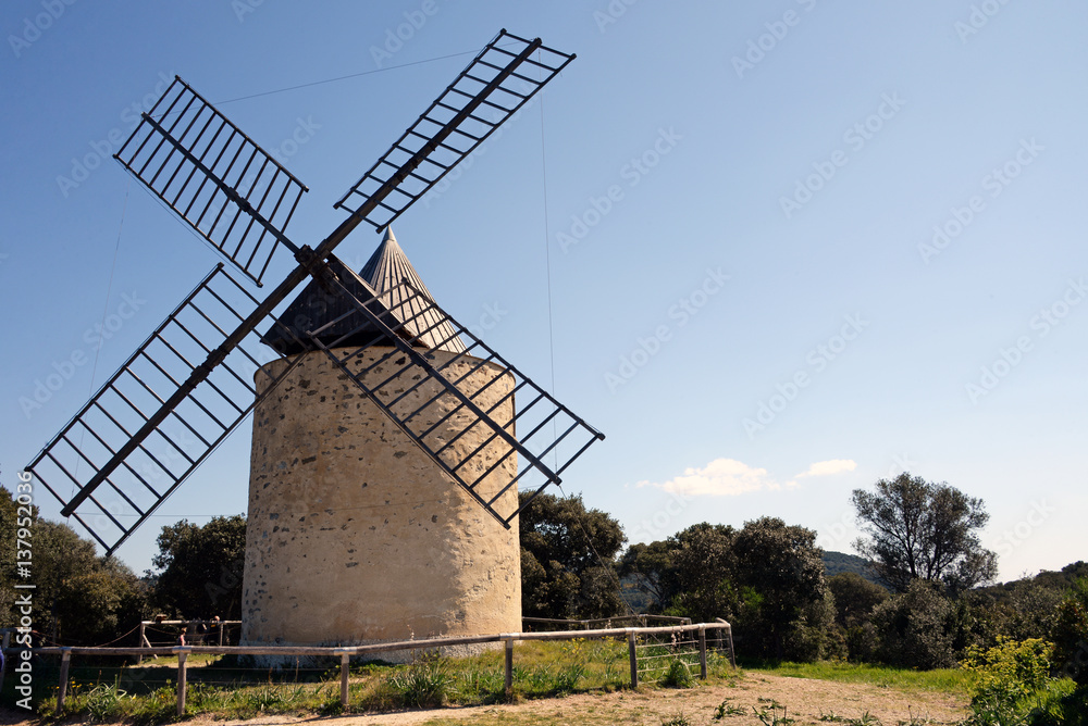alte Windmühle auf der Insel Porquerolles
