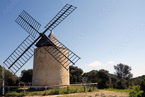 alte Windmühle auf der Insel Porquerolles