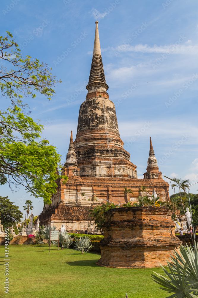 Fototapeta premium Temple in ayutthaya, Thailand 
