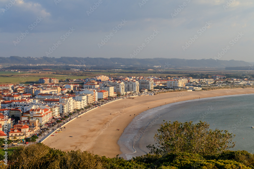 Praia de São Martinho do Porto no Litoral de Portugal