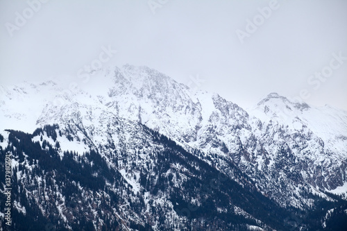alpine peaks in winter © Olha Rohulya