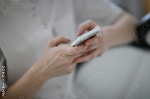 Dentist after work to read and send messages using smartphone