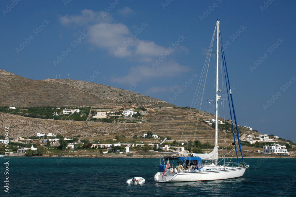 Segelschiff auf Paros