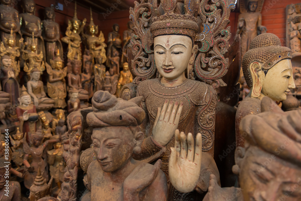 Buddha Statue aus Holz, Myanmar Buddha Statue aus Holz, Myanmar