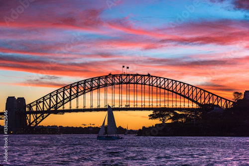 Fototapeta Naklejka Na Ścianę i Meble -  Sydney Harbour bridge with dramatic sunset sky