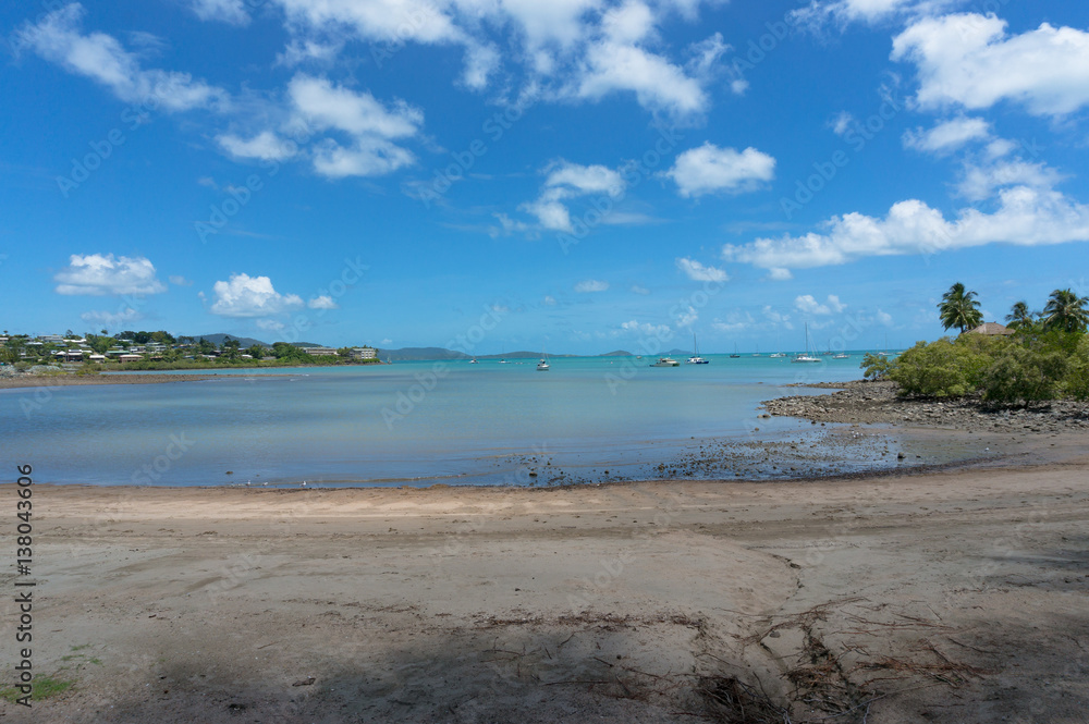 Fototapeta premium Airlie beach on sunny day. Queensland, Australia