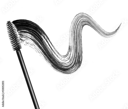 фотографія Stroke of black mascara with applicator brush close-up, isolated on white backgr