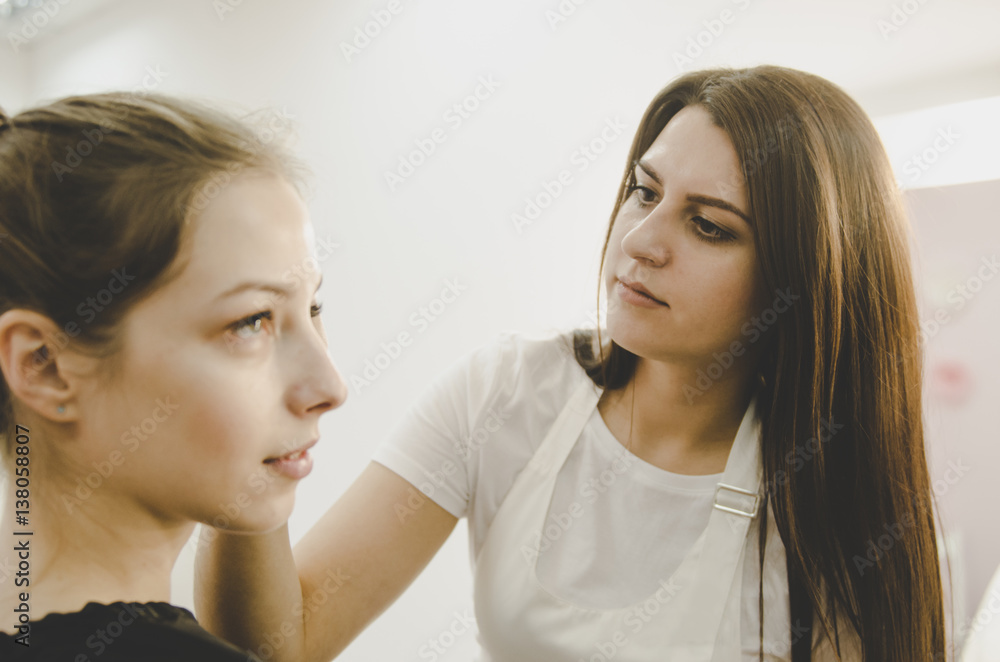Mikrobleyding eyebrows workflow in a beauty salon Mikrobleyding eyebrows workflow in a beauty salon