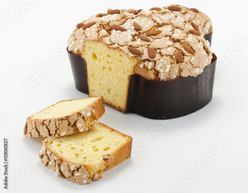 Colomba pasquale con fette, fuoco selettivo