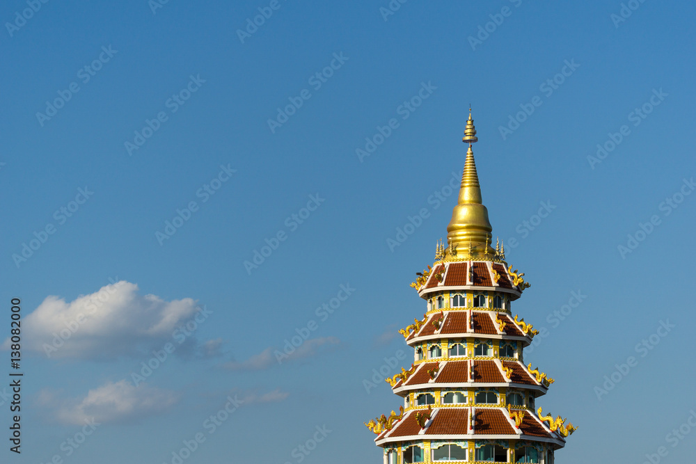 Fototapeta premium Beautiful golden pagoda with blue sky.