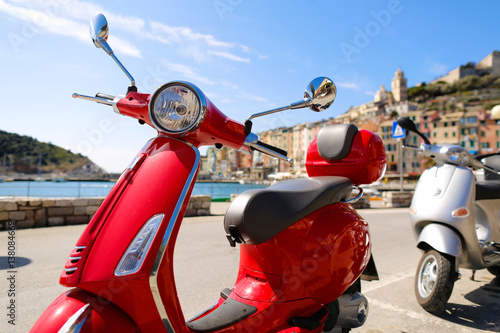 Canvas Print Red Vespa in the city