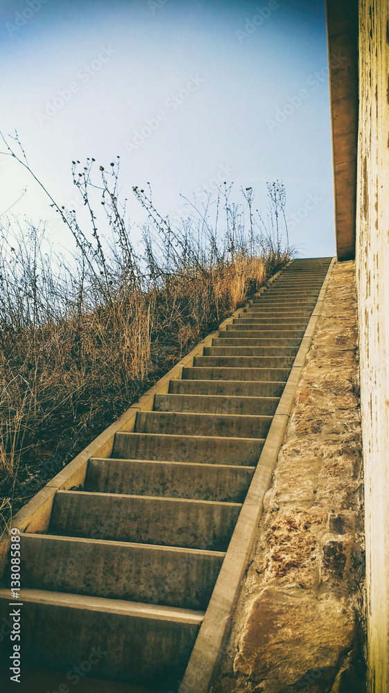 Obraz premium Stone stairs beside a stone building