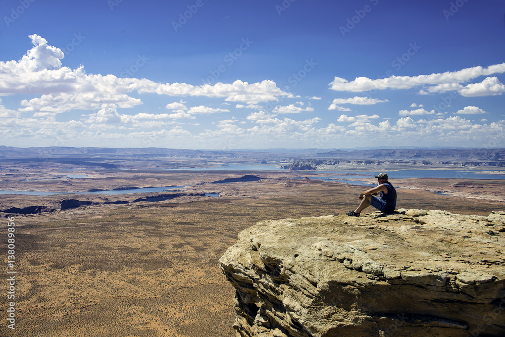 Fototapeta premium Man sitting above the Colorado River