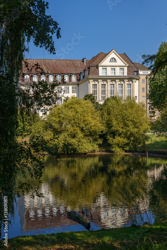 Fennsee mit Friedrich-Ebert-Gymnasium (ehemaligen Oberrealschule) Berlin-Wilmersdorf