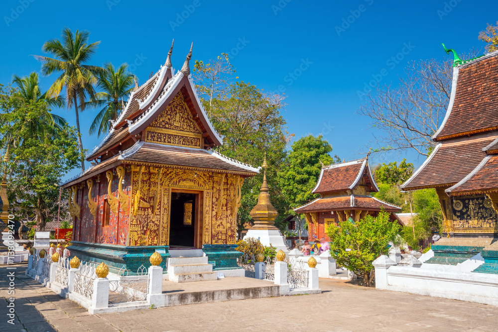 Wat Xieng Thong, the most popular temple in Luang Pra bang Wat Xieng Thong, the most popular temple in Luang Pra bang