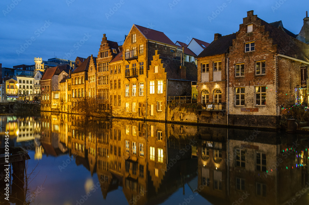 Fototapeta premium Reflections at sunset in Ghent, Belgium