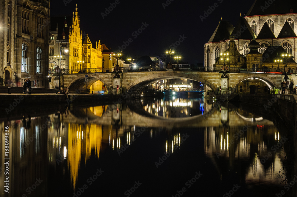 Obraz premium Reflection at night in Ghent, Belgium
