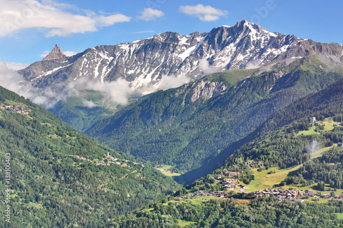  paysage de montagne et ses villages dans le parc de la Vanoise  © coco