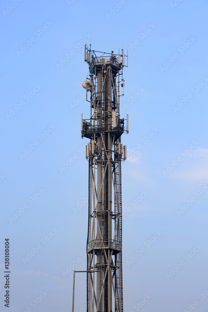 Wieża maszt telekomunikacyjny, technologia bezprzewodowa. - obrazy, fototapety, plakaty 