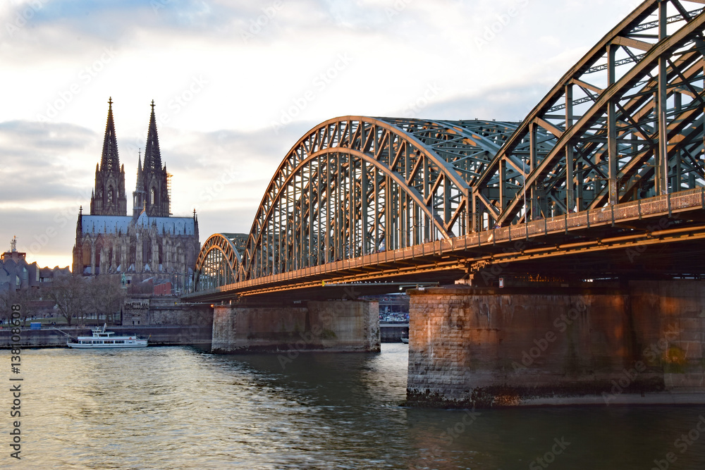 Rheinbrücke und Dom in Köln