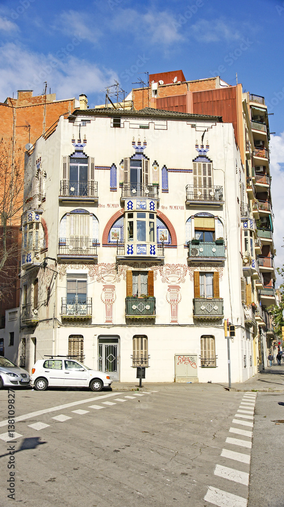 Edificio de estilo modernista en el barrio de El Clot, Barcelona