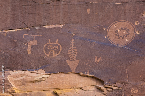 Fotografie Odd Petroglyph Panel in Butler Wash