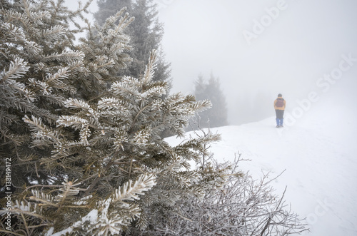 Photos Tourist in the snowy mountains