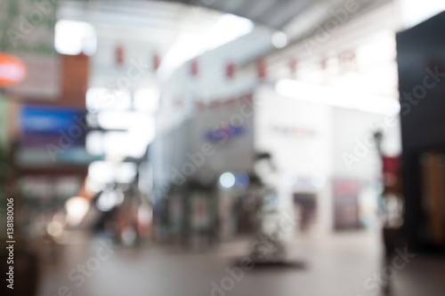 Blurred background of shopping center © SUPREEYA-ANON