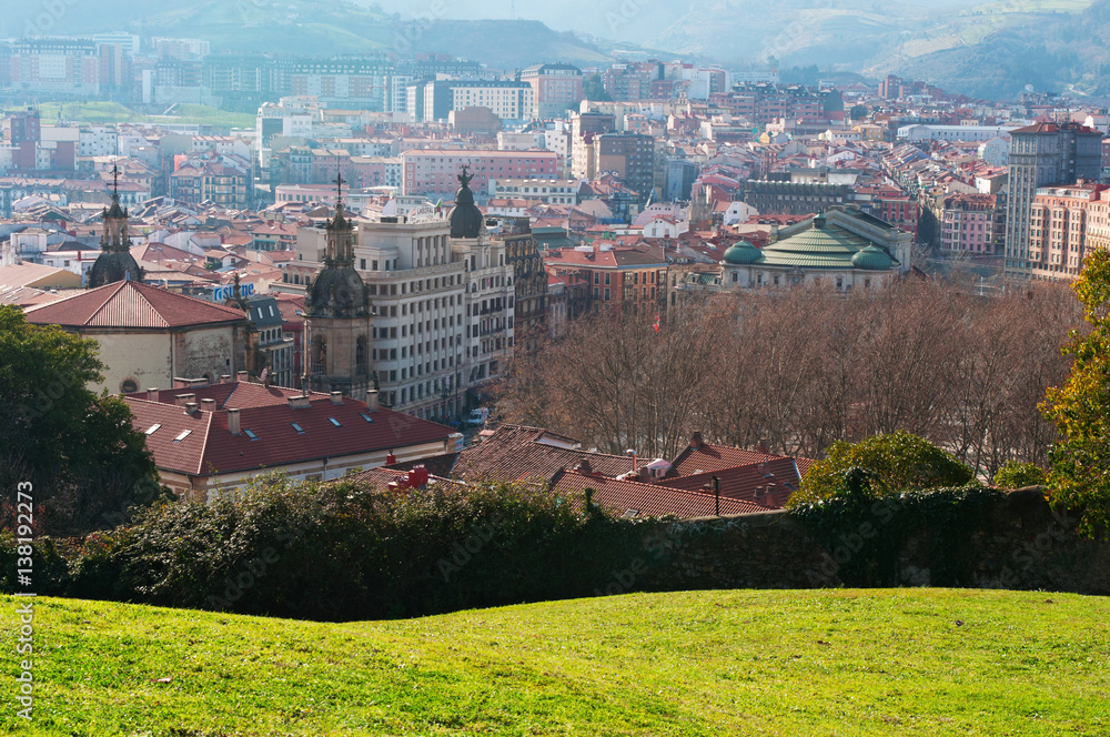 Paesi Baschi, Spagna, 25/01/2017: lo skyline di Bilbao visto dal Parco Etxebarria 