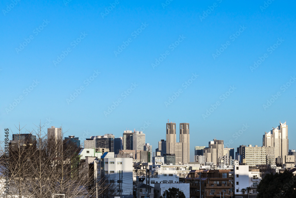 冬の東京　青空とビル群