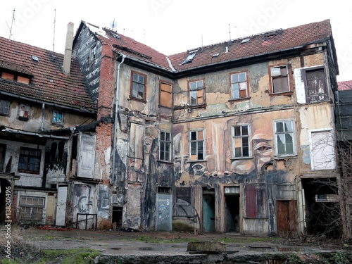 Das Haus mit den Gesichtern