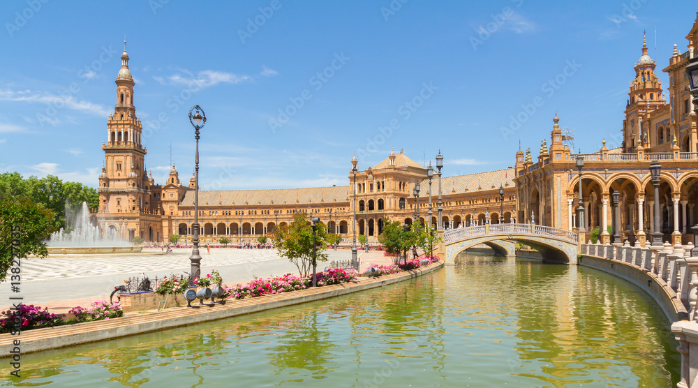 SEVILLE - APRIL 20: plaza de espana in Sevilla on April 20, 2015 in Seville, Spain.