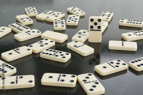 Dominoes vertical