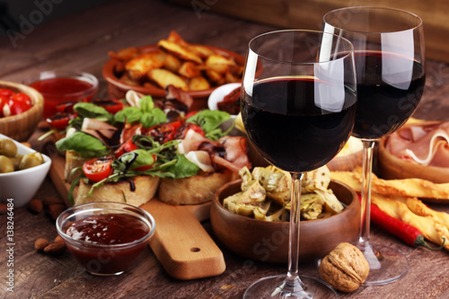 Obraz na płótnie Italian antipasti wine snacks set