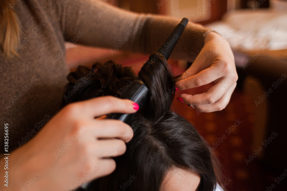 Fototapeta premium master hairstyles makes perm bride