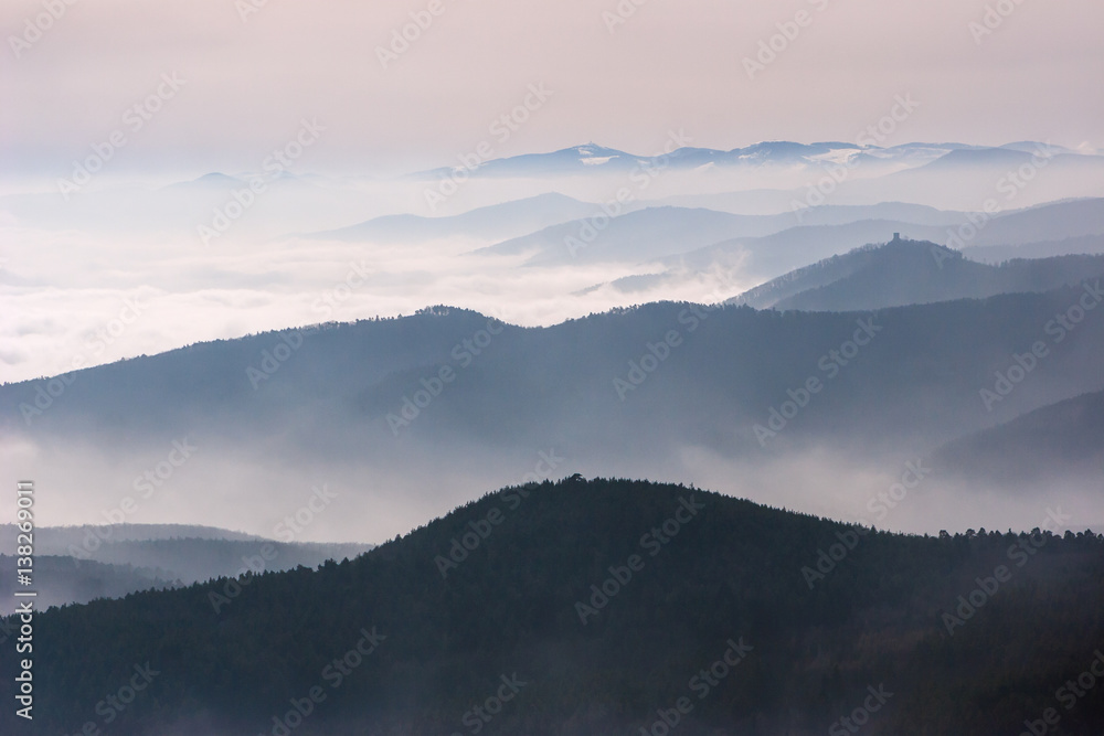 Crêtes d'Alsace dans la brume