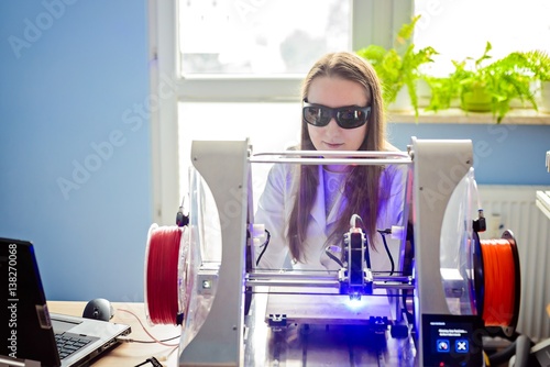 Fotografija Woman working with laser engraver
