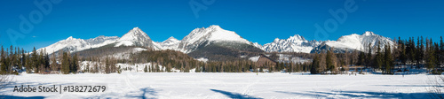 Panorama of frozen Strbske Pleso with High Tatras mountains, Slovakia © ventura
