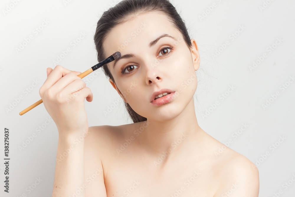 brunette with makeup brush