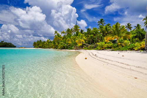 Bild auf Leinwand Stunning view of a beach on One Foot Island, also called Tapuaetai, in the lagoon of Aitutaki, Cook Islands, in the South Pacific Ocean