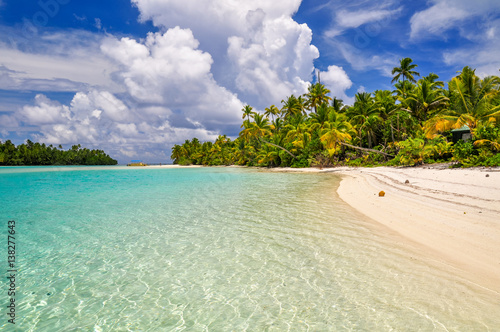 Stunning view of a beach on One Foot Island, also called Tapuaetai, in the lagoon of Aitutaki, Cook Islands, in the South Pacific Ocean. Clear water, palm trees and white sand beach on a sunny day.
