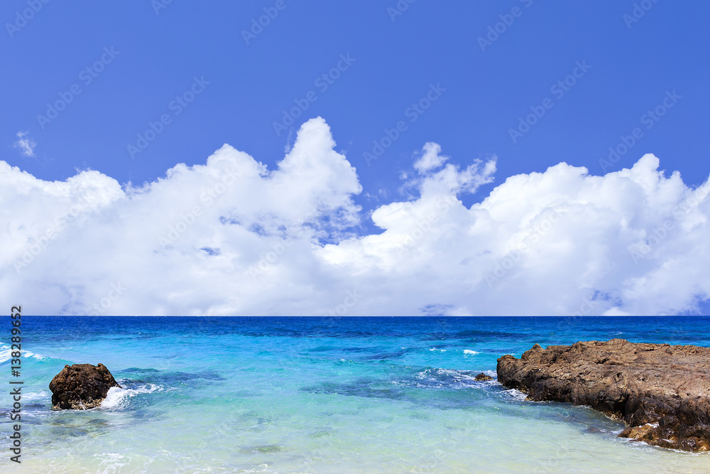 Fototapeta premium The beauty of the Andaman Sea. Mai Ton Island, Phuket, Thailand with soft-focus and over light