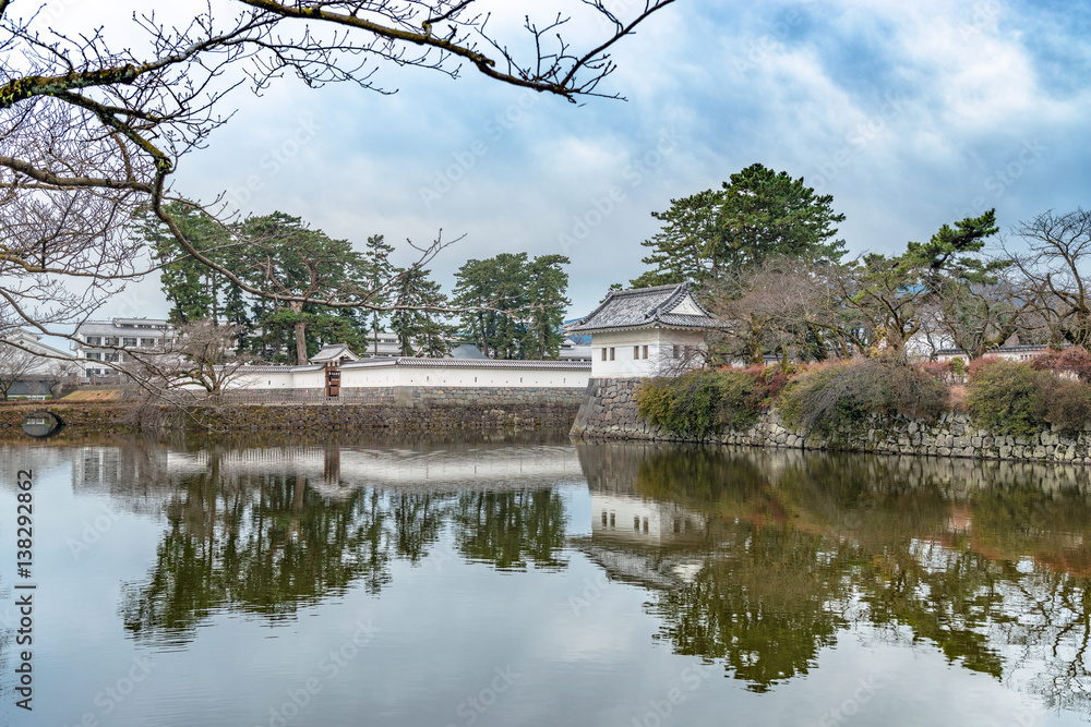 小田原城　二の丸隅櫓とお掘りの景色