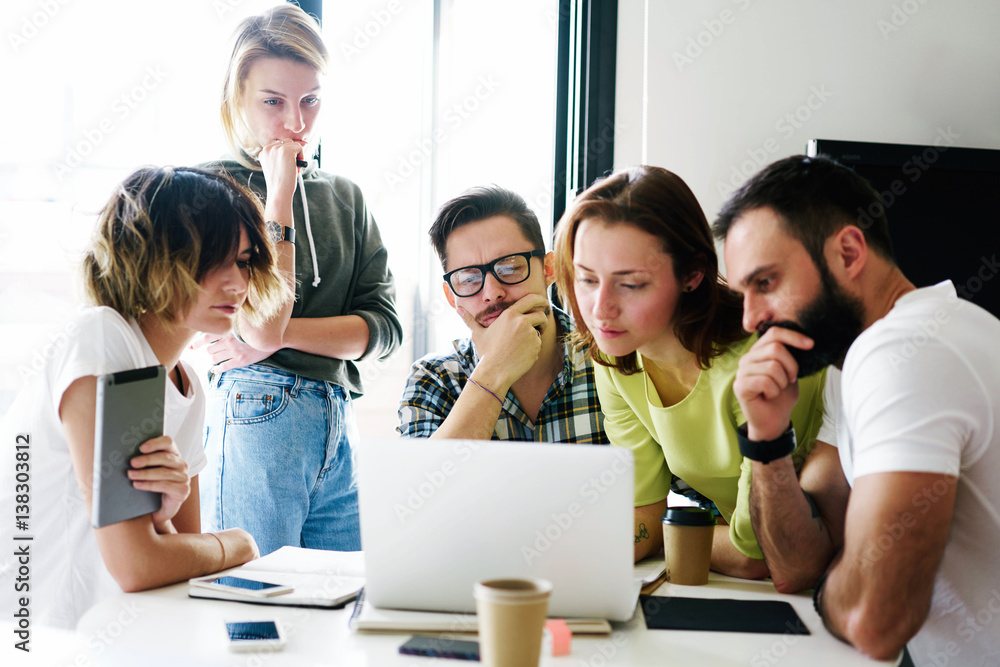 Φωτογραφία Group of young business people is reading the email on the laptop from the main investment company for their business