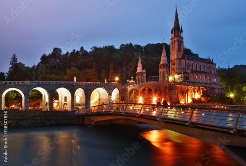 Tablou pe pânză Rosary Basilica at night, Lourdes, Hautes-Pyrenees, France