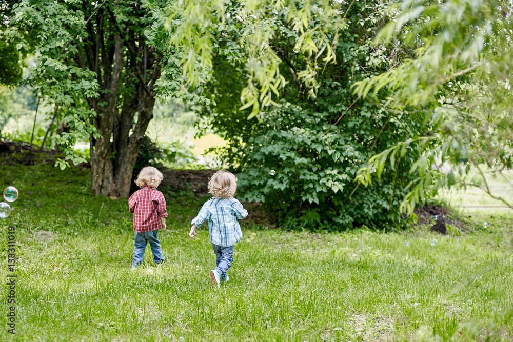 Obraz premium A little boys run away