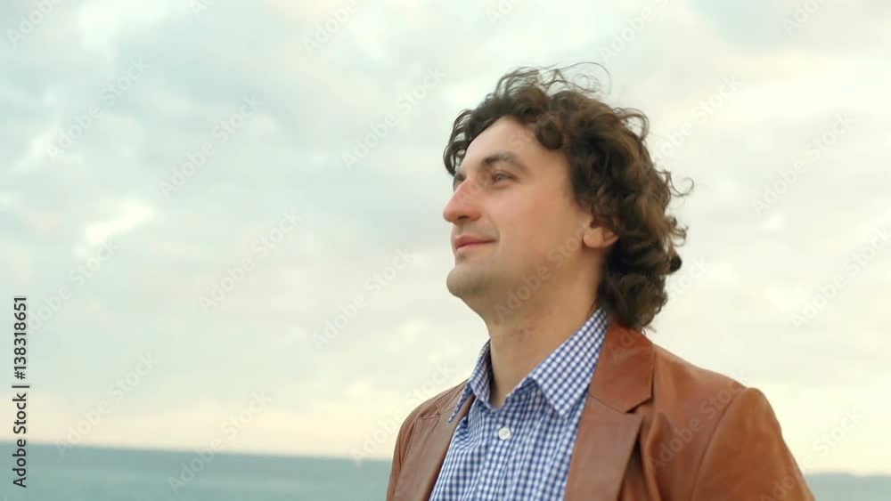 Thoughtful man walking on the beach and smiling, steadycam shot
Thoughtful man walking on the beach and smiling, steadycam shot