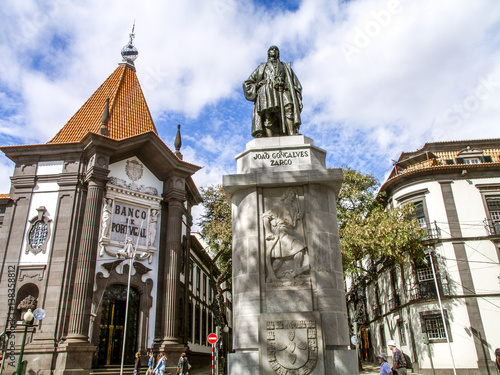 Funchal, Banco de Portugal, statue Joao Goncalves Zarco, sailor, photo