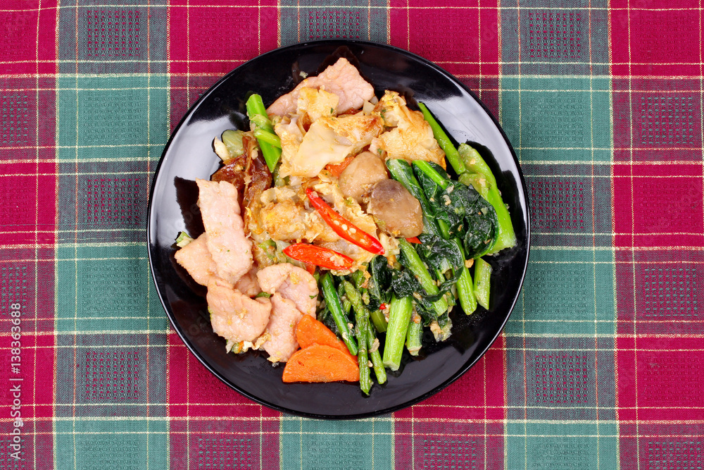 Fried big noodle topped mixed vegetables for organic food. Fried big noodle topped mixed vegetables for organic food.